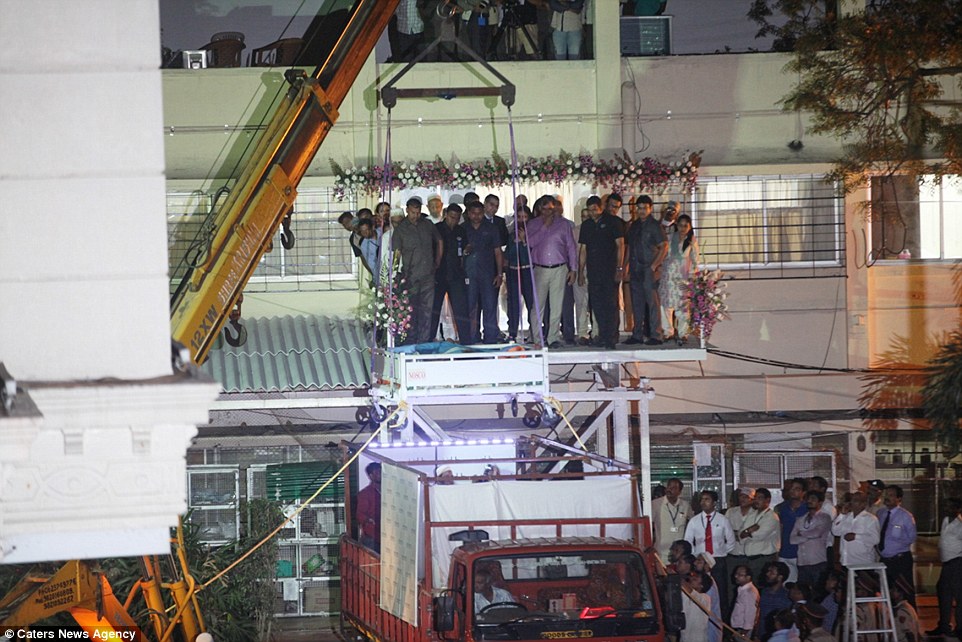 3D13DF0300000578-4214978-Above_is_the_crane_which_was_used_to_take_Ms_Aty_to_Saifee_Hospi-a-27_1486829138058.jpg
